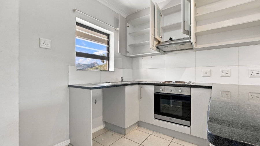 To Let 2 Bedroom Property for Rent in Lemoenkloof Western Cape
